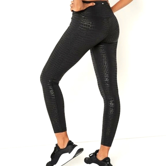 PINK Victoria's Secret Pants - Victoria's Secret PINK Ultimate Animal Print leggings M